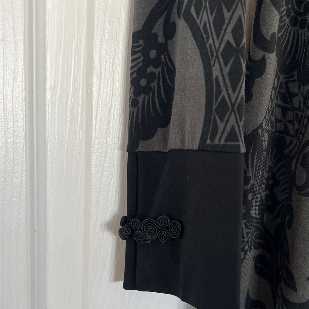 Elegant Black and Gray Long Sleeve Dress - Picture 3 of 5